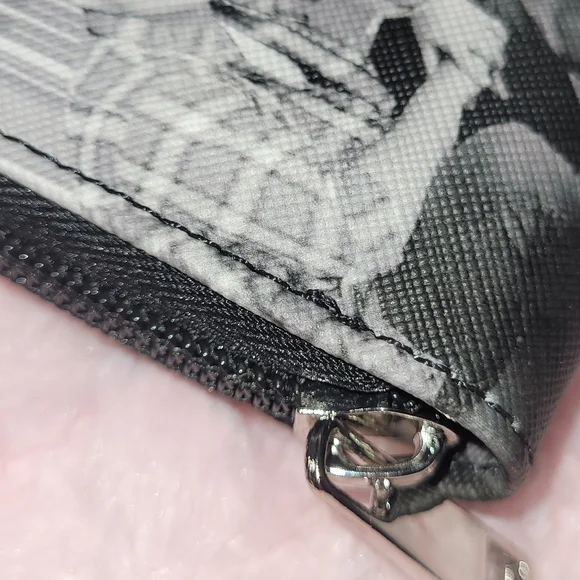 F•R•I•E•N•D•S zip-around wallet - Picture 16 of 16